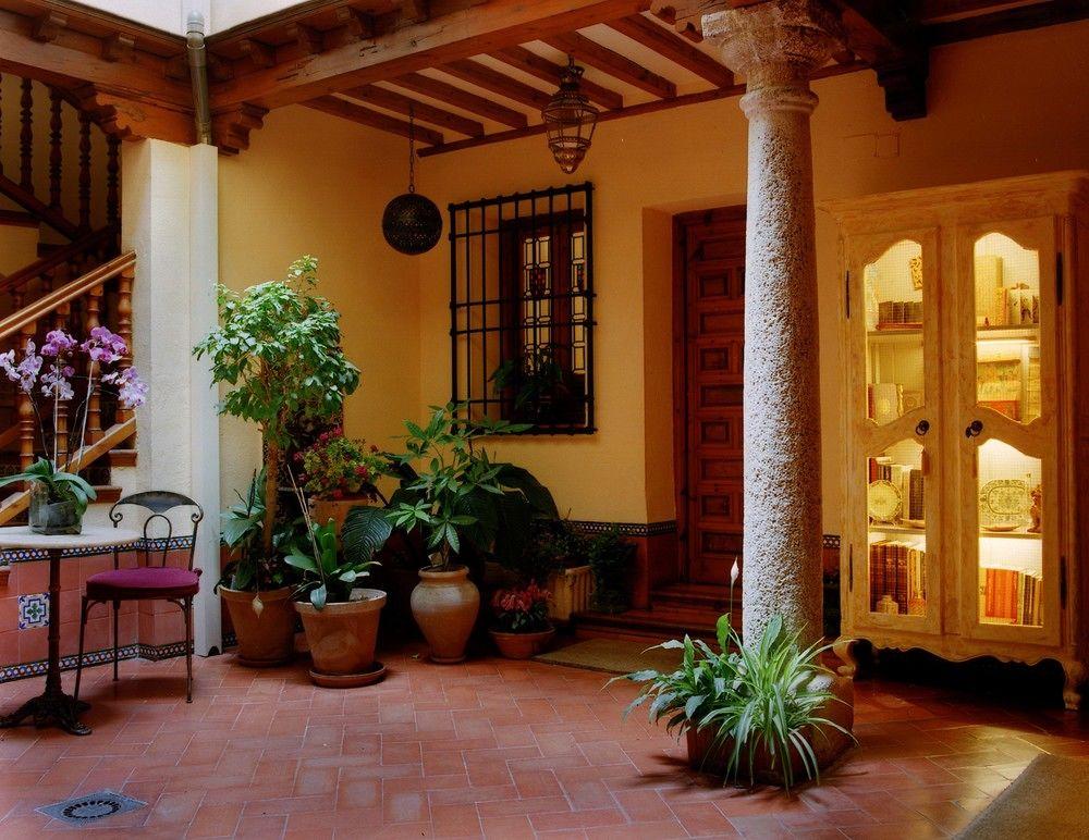 Almunia De San Miguel Apartahotel Toledo