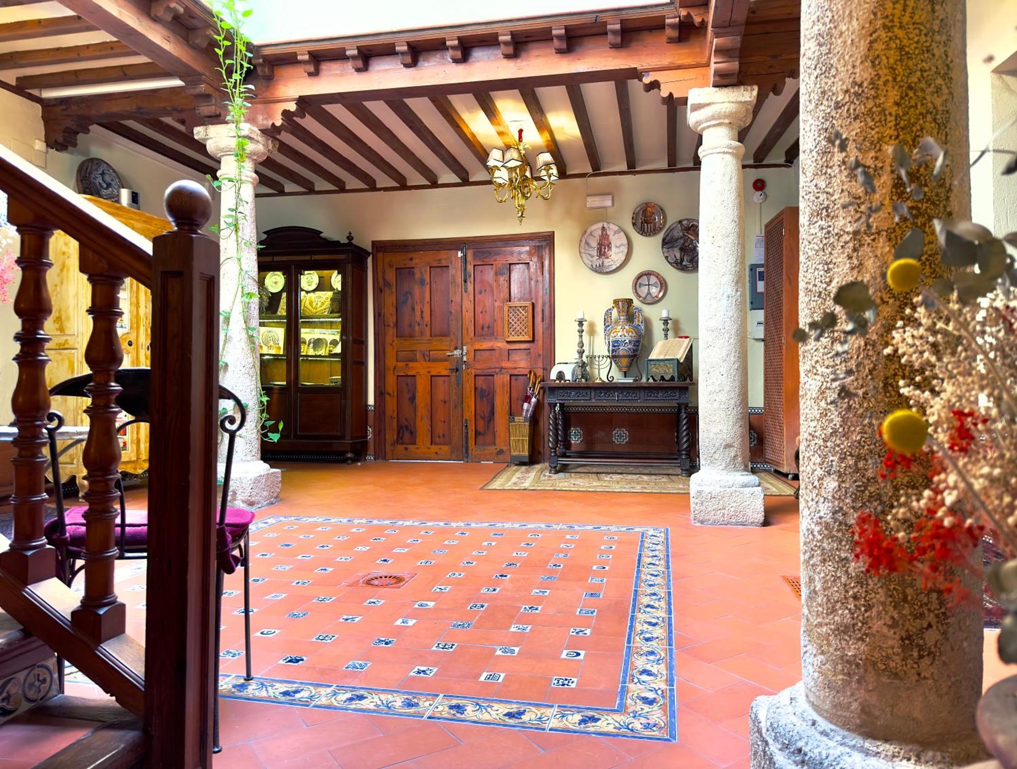 Apartahotel Almunia De San Miguel 2*